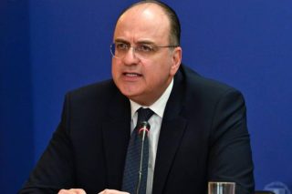 Θεέ μου, κάνε να παραμείνει ο Μακάριος Λαζαρίδης στη θέση του